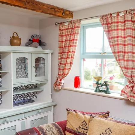 Holiday home Cob Tomhaggard