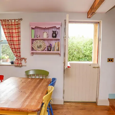 Holiday home Cob Tomhaggard