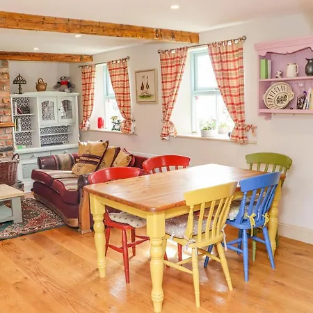 Holiday home Cob Tomhaggard